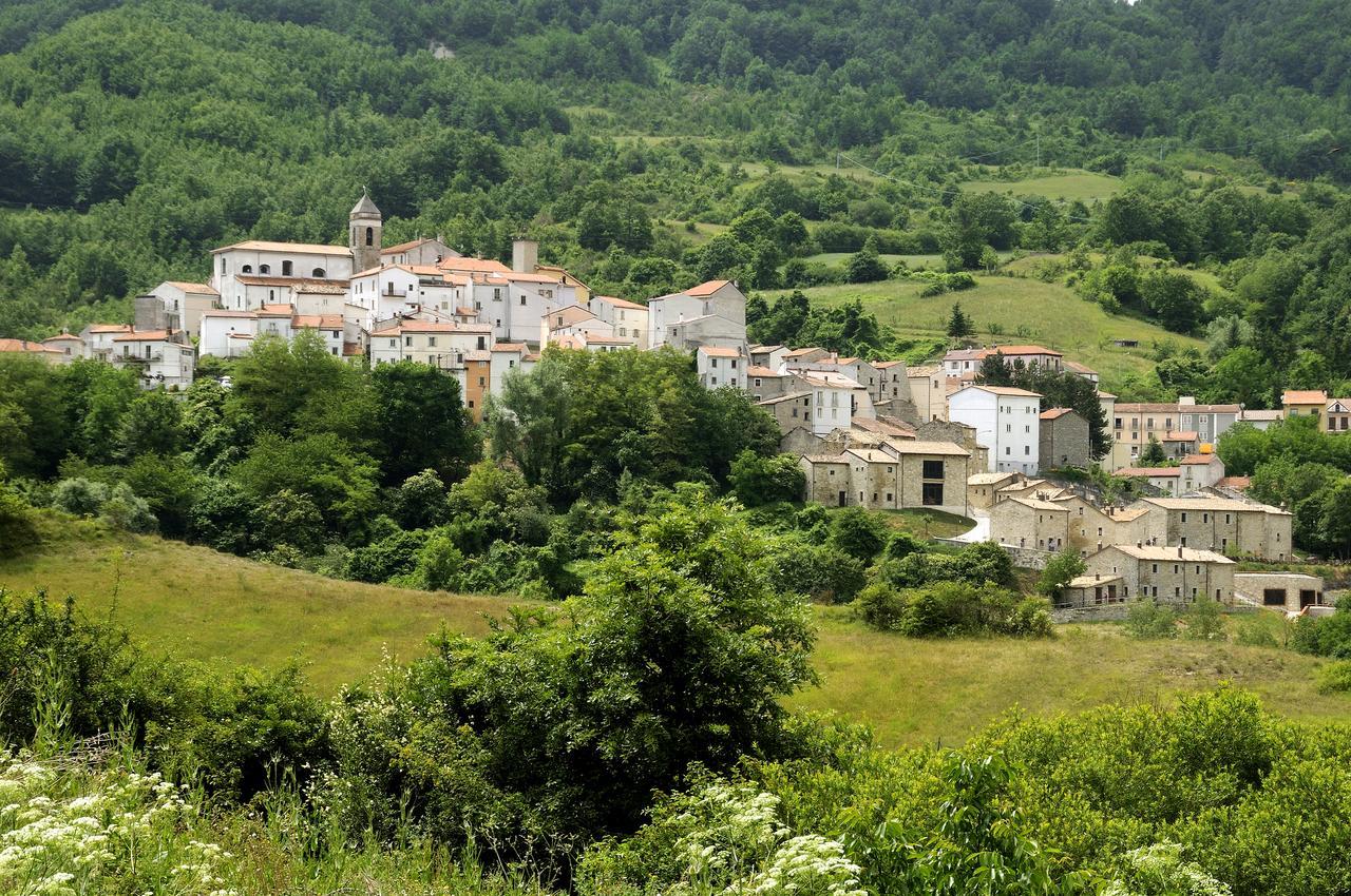 Borgotufi Albergo Diffuso Castel del Giudice Esterno foto
